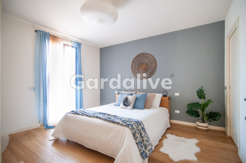 Immagine 9 di Villa in vendita  a Toscolano-Maderno