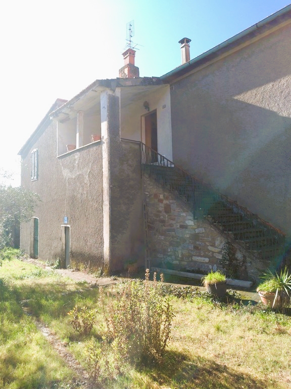 Immagine 4 di Casa indipendente in vendita  in Via del perna a Passignano Sul Trasimeno