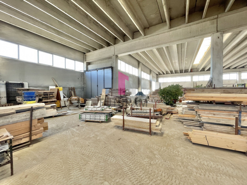 Immagine 3 di Capannone industriale in vendita  a Rovolon