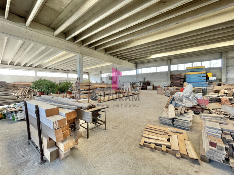Immagine 4 di Capannone industriale in vendita  a Rovolon
