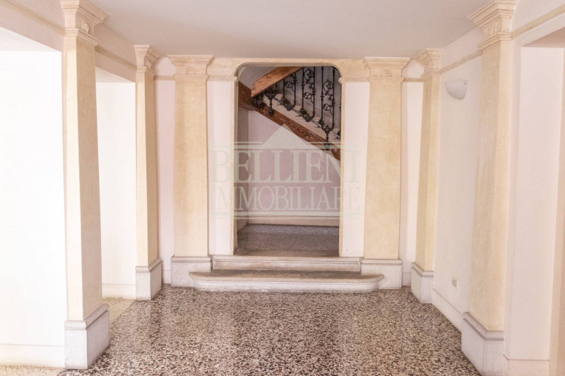 Immagine 22 di Ufficio in affitto  in Contrà dei Burci a Vicenza