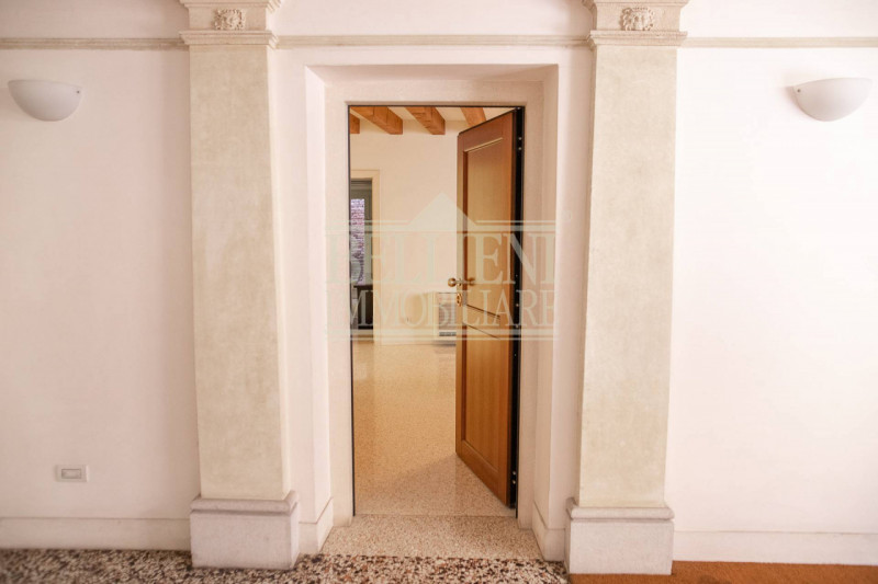 Immagine 25 di Ufficio in affitto  in Contrà dei Burci a Vicenza