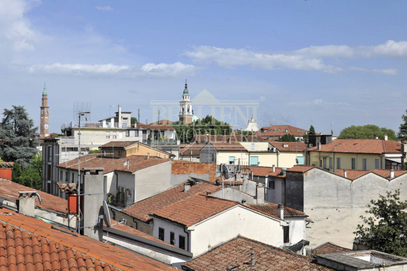 Immagine 11 di Appartamento in vendita  in Contrà Cantarane a Vicenza