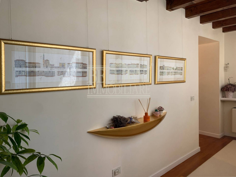 Immagine 10 di Attico in vendita  in Via Cesare Battisti a Vicenza