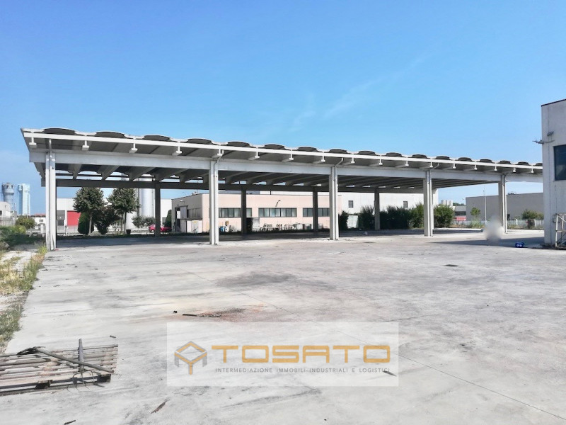 Immagine 8 di Capannone industriale in vendita  a Casaleone