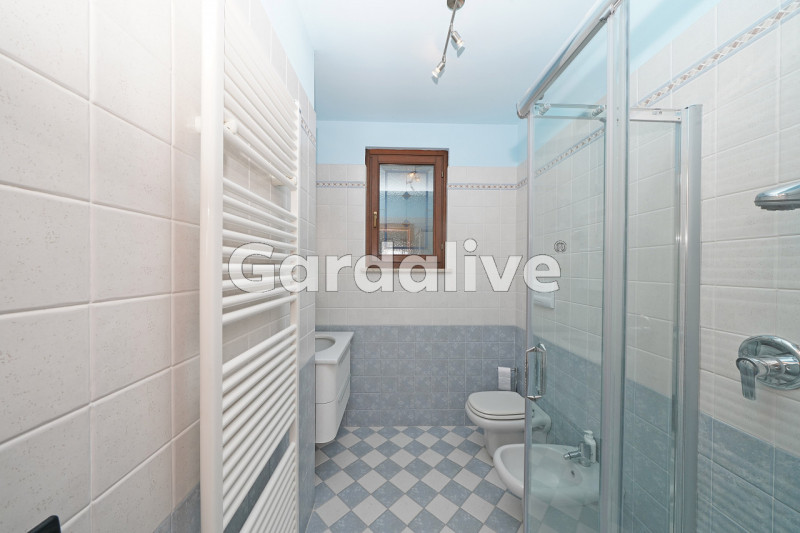 Immagine 13 di Appartamento in vendita  a Toscolano-Maderno