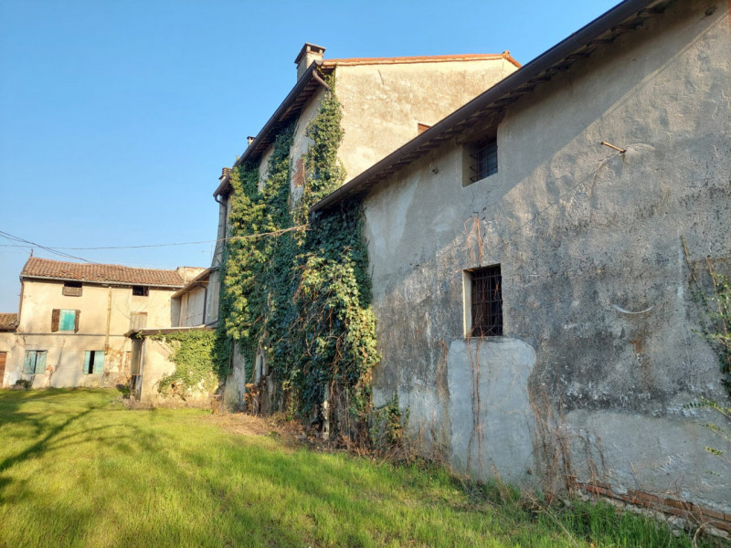 Immagine 15 di Rustico / casale in vendita  in Viale Ferrarin a Vicenza
