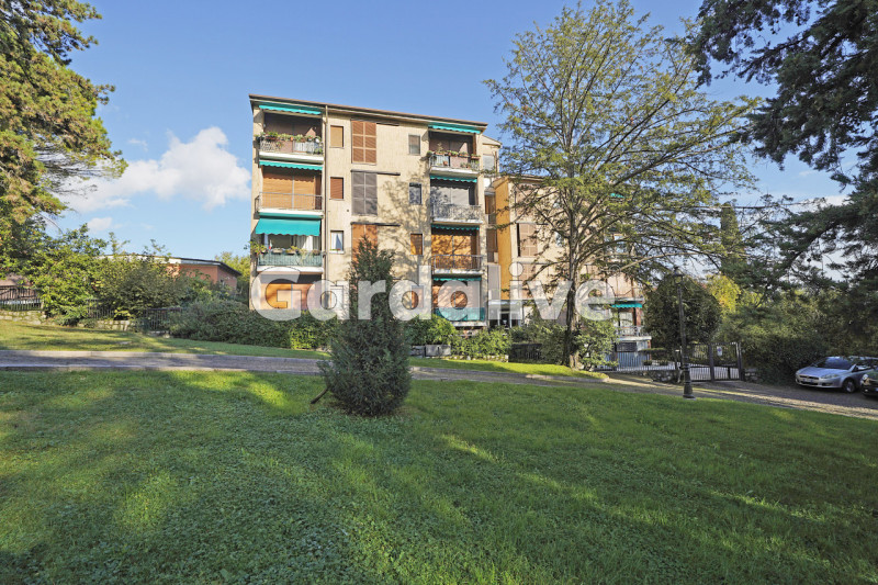 Immagine 1 di Appartamento in vendita  a Gardone Riviera