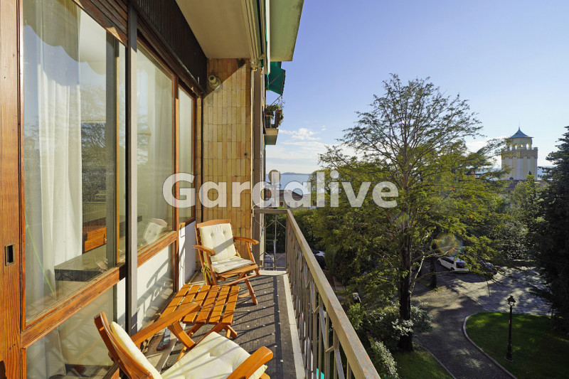 Immagine 2 di Appartamento in vendita  a Gardone Riviera