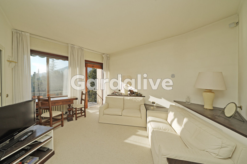 Immagine 3 di Appartamento in vendita  a Gardone Riviera