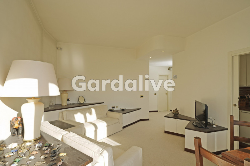 Immagine 4 di Appartamento in vendita  a Gardone Riviera