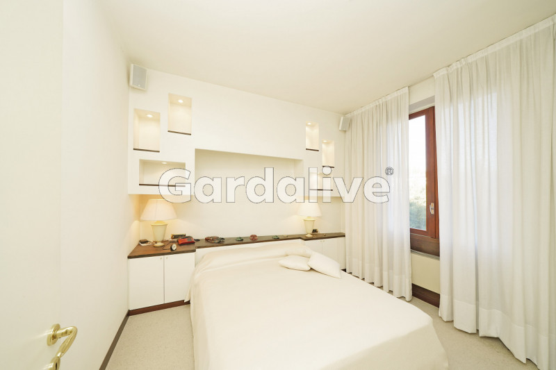 Immagine 6 di Appartamento in vendita  a Gardone Riviera