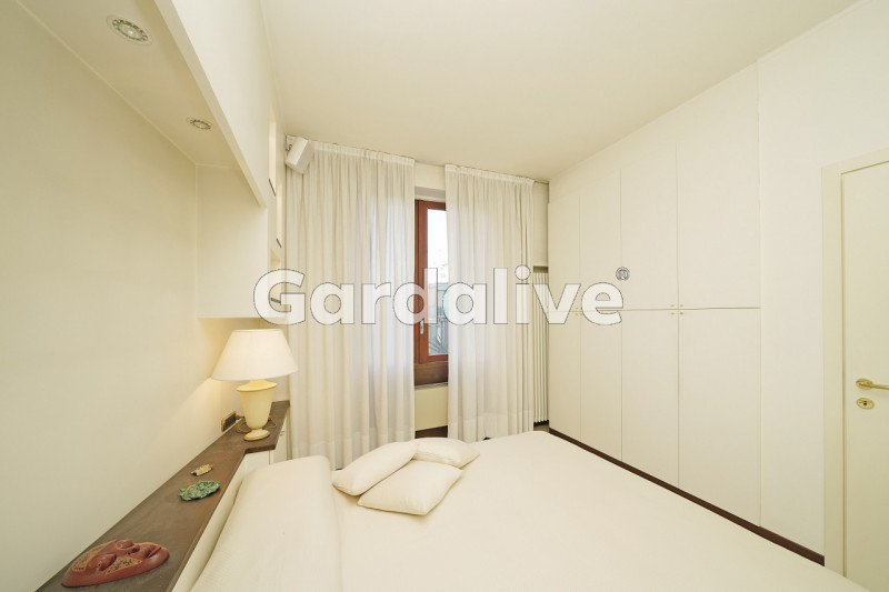 Immagine 7 di Appartamento in vendita  a Gardone Riviera