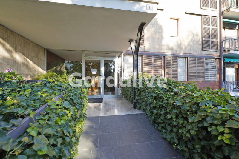 Immagine 10 di Appartamento in vendita  a Gardone Riviera