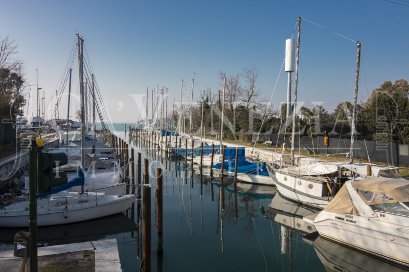 Immagine 5 di Villetta a schiera in vendita  a Venezia