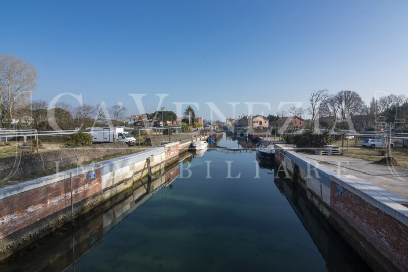 Immagine 8 di Villetta a schiera in vendita  a Venezia