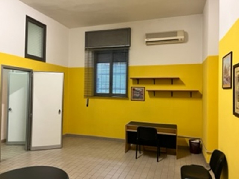 Immagine 11 di Negozio in vendita  in VIA PODGORA a Sesto San Giovanni