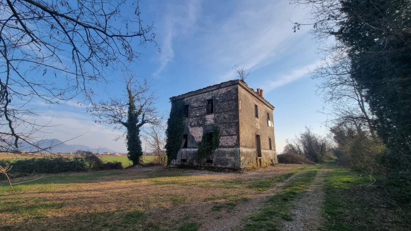 Immagine 2 di Rustico / casale in vendita  a Nanto