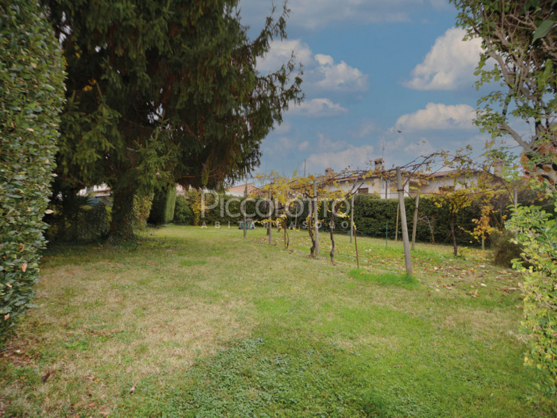 Immagine 5 di Villa in vendita  in via Roma a Fonte