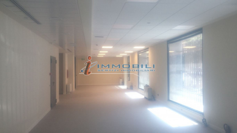 Immagine 3 di Ufficio in affitto  in VIA SILE a Milano