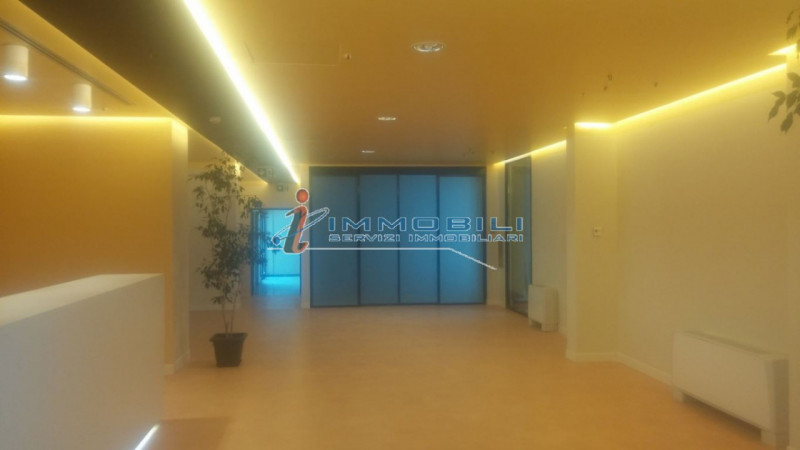 Immagine 4 di Ufficio in affitto  in VIA SILE a Milano