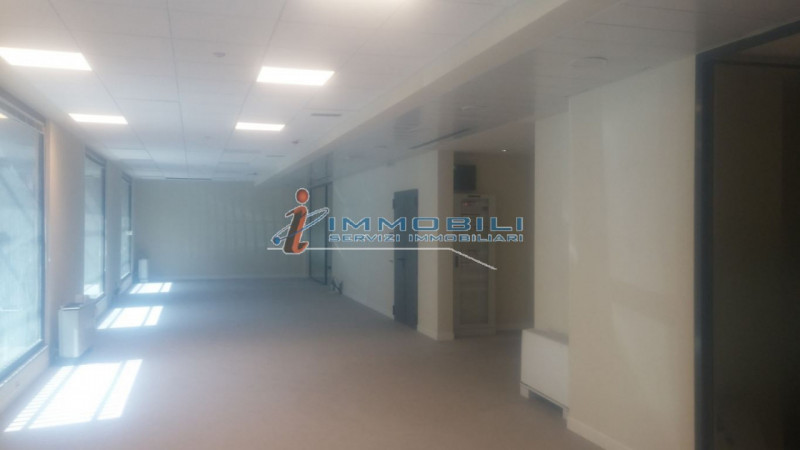 Immagine 6 di Ufficio in affitto  in VIA SILE a Milano