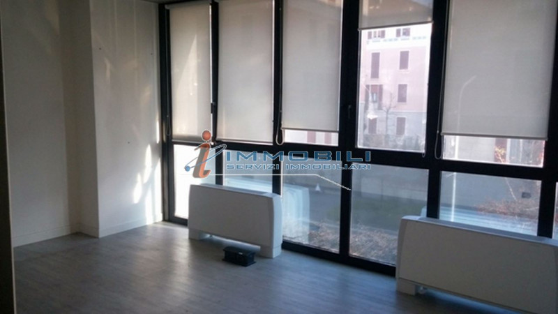 Immagine 7 di Ufficio in affitto  in VIA SILE a Milano