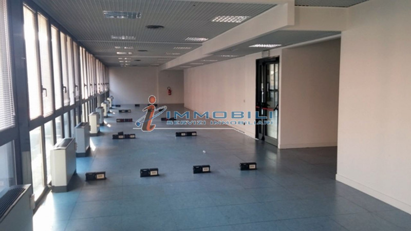 Immagine 1 di Ufficio in affitto  in VIA SILE a Milano
