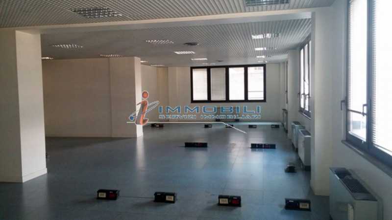 Immagine 9 di Ufficio in affitto  in VIA SILE a Milano
