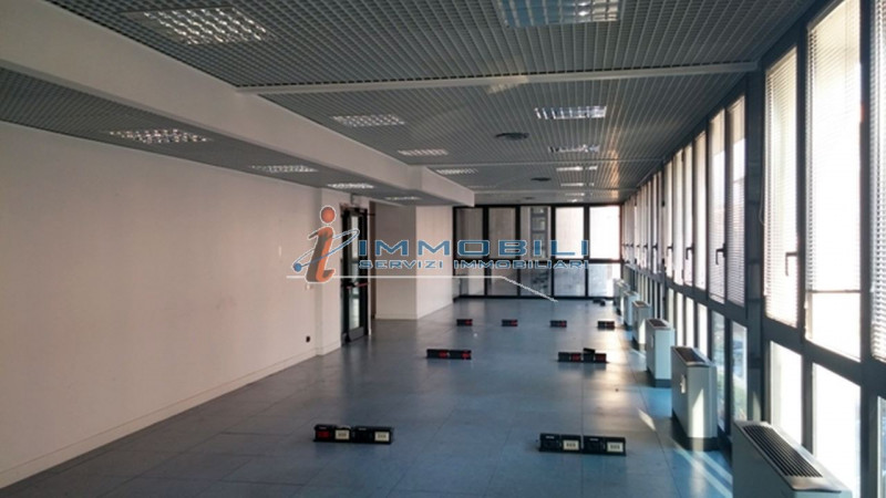 Immagine 14 di Ufficio in affitto  in VIA SILE a Milano