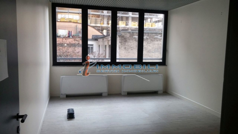 Immagine 15 di Ufficio in affitto  in VIA SILE a Milano
