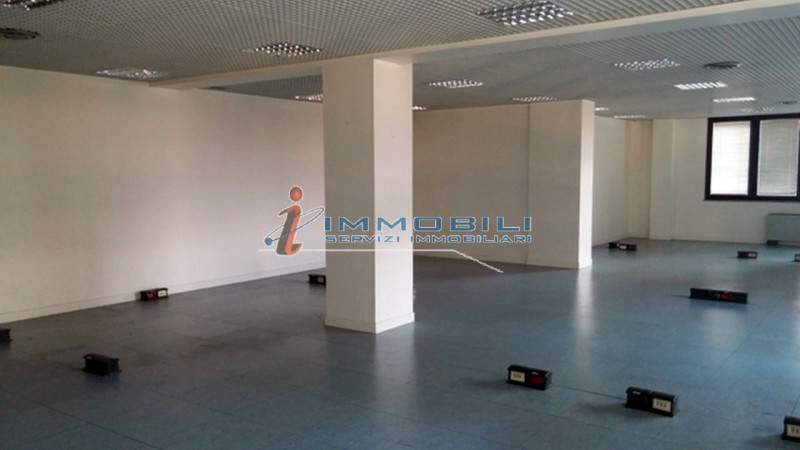 Immagine 17 di Ufficio in affitto  in VIA SILE a Milano