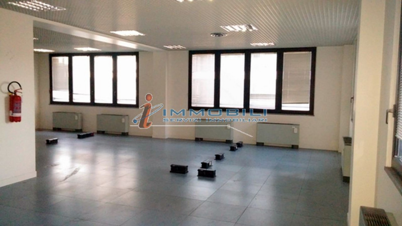 Immagine 19 di Ufficio in affitto  in VIA SILE a Milano