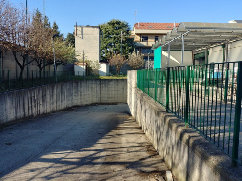 Immagine 23 di Capannone industriale in affitto  in VIA PER VIMERCATE a Usmate Velate