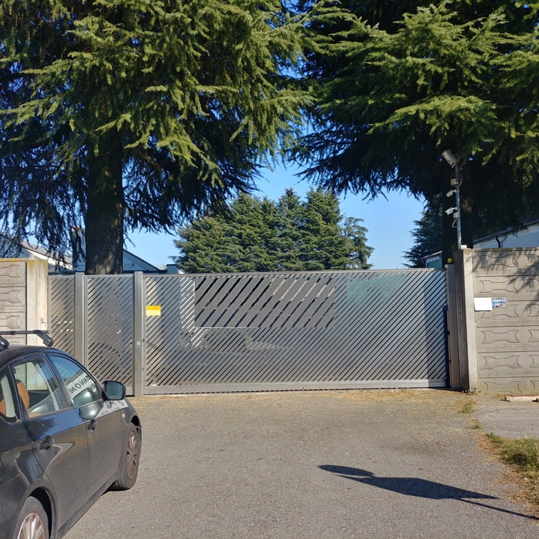 Immagine 2 di Capannone industriale in vendita  in VIA PER VIMERCATE a Usmate Velate
