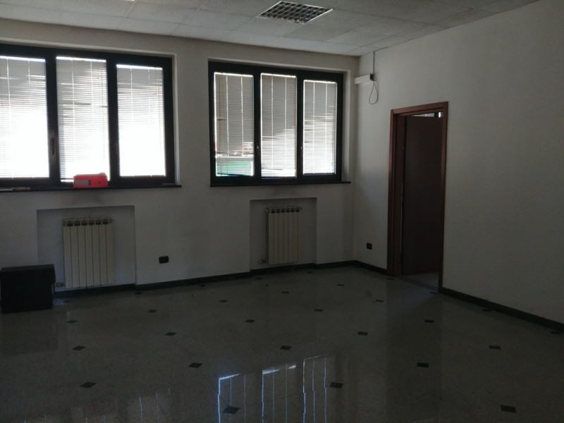 Immagine 11 di Capannone industriale in vendita  in VIA PER VIMERCATE a Usmate Velate