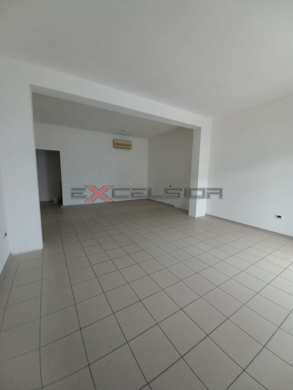 Immagine 3 di Negozio in vendita  in Via G. Matteotti 20 bis cavarzere a Pettorazza Grimani