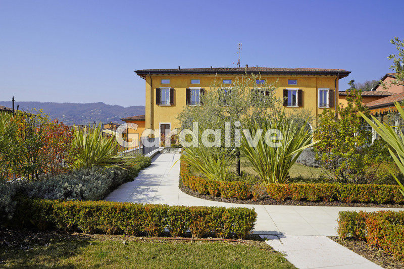 Immagine 1 di Appartamento in vendita  in Via Brunati 17 a Salò