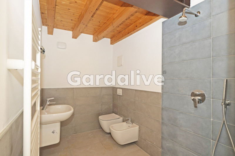 Immagine 7 di Appartamento in vendita  in Via Brunati 17 a Salò