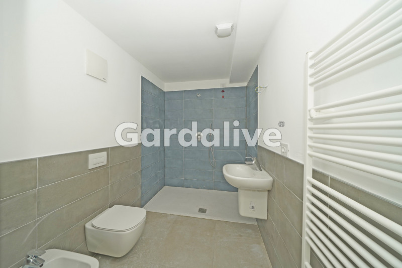 Immagine 8 di Appartamento in vendita  in Via Brunati 17 a Salò