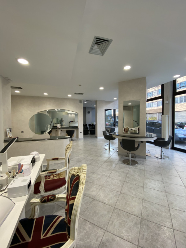 Immagine 5 di Negozio in vendita  in via degli scrovegni a Padova