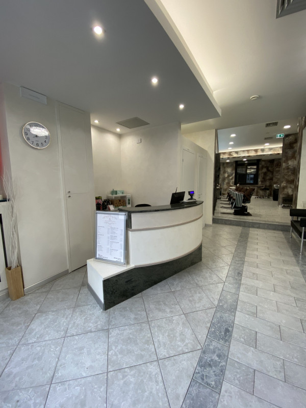 Immagine 12 di Negozio in vendita  in via degli scrovegni a Padova