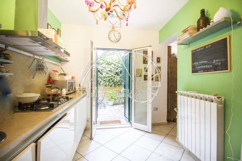 Immagine 3 di Casa indipendente in vendita  a Prato