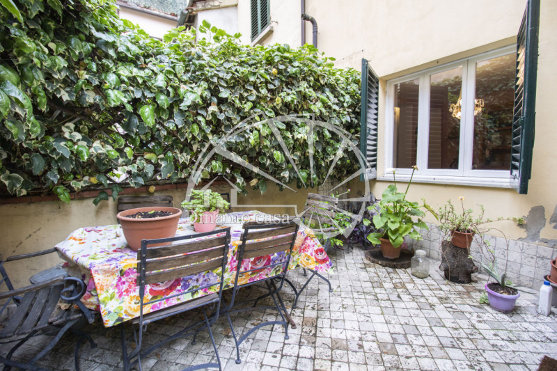 Immagine 4 di Casa indipendente in vendita  a Prato