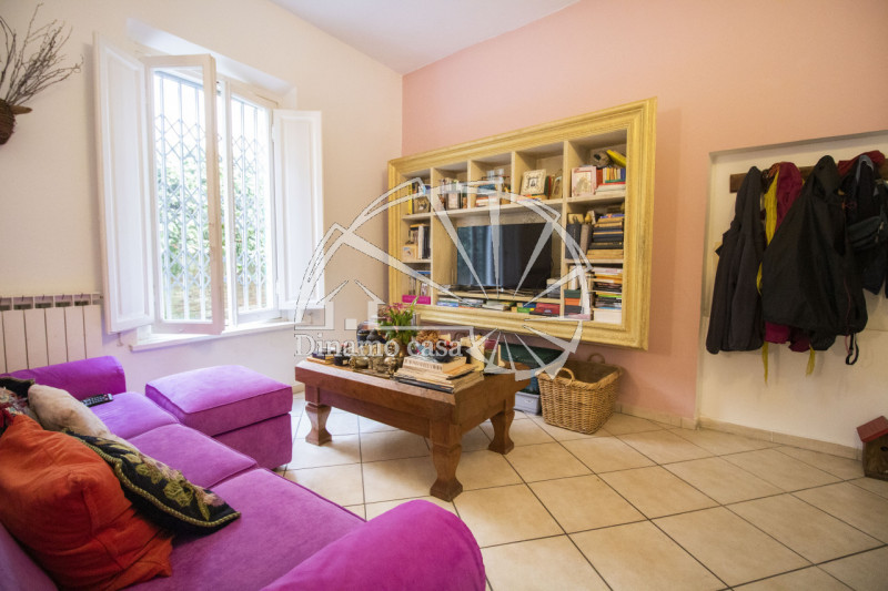 Immagine 10 di Casa indipendente in vendita  a Prato