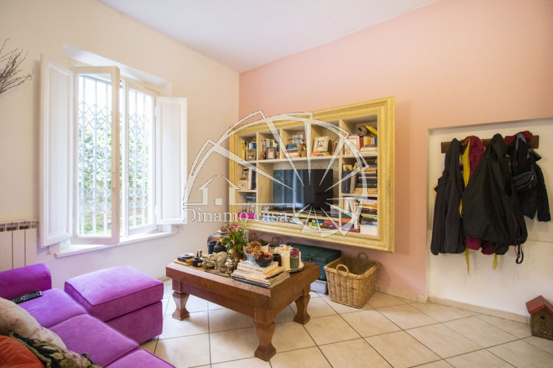 Immagine 17 di Casa indipendente in vendita  a Prato