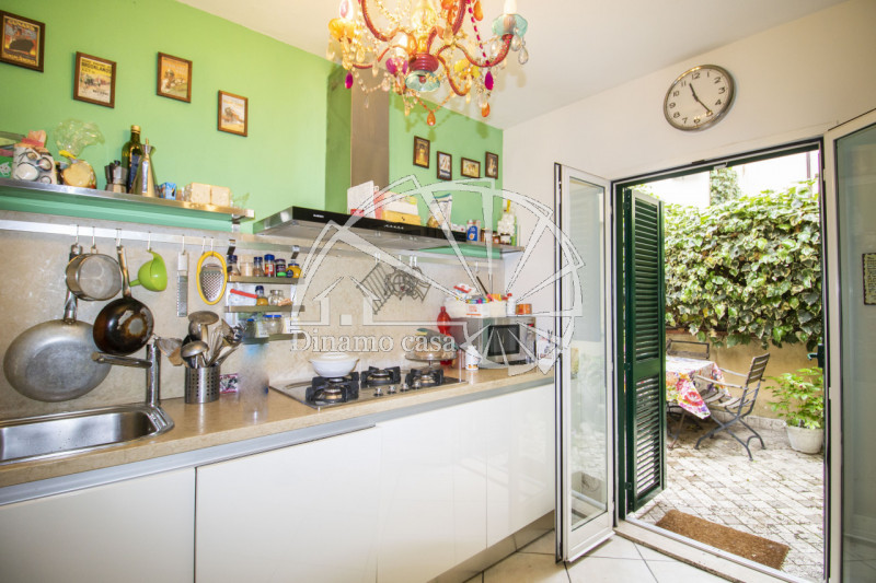 Immagine 19 di Casa indipendente in vendita  a Prato