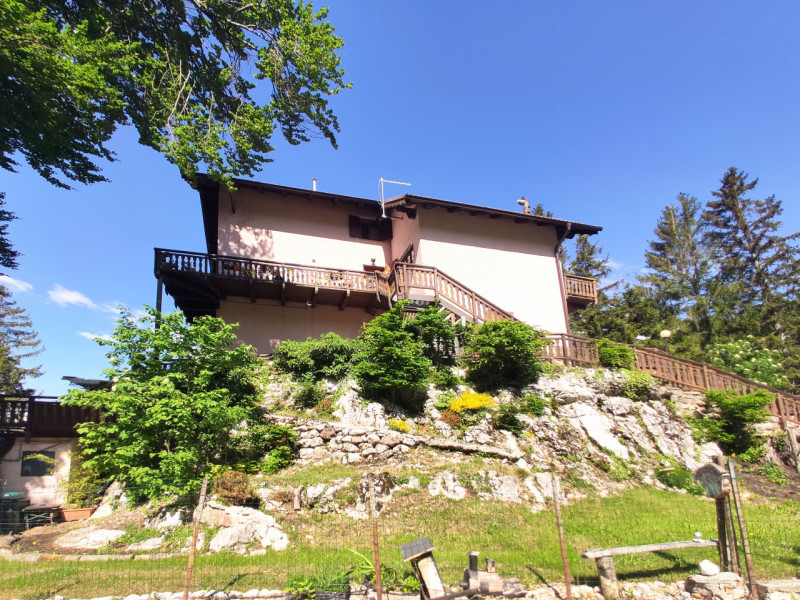 Immagine 3 di Casa bifamiliare in vendita  in via malga a Madruzzo