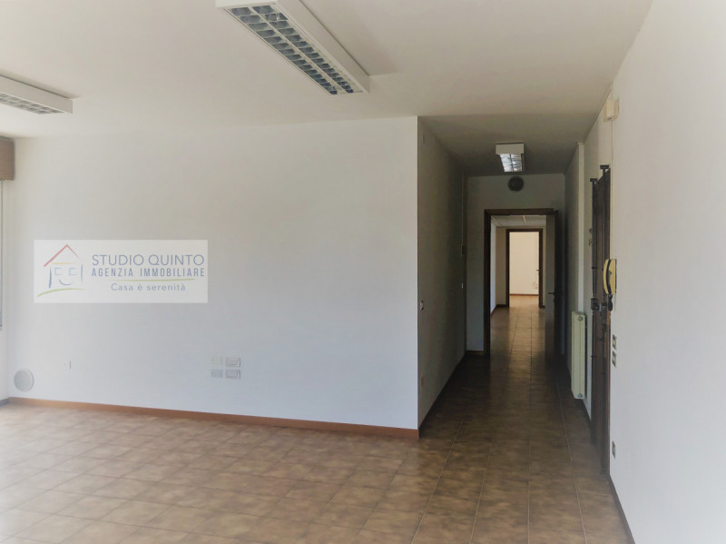 Immagine 6 di Ufficio in affitto  a Zero Branco