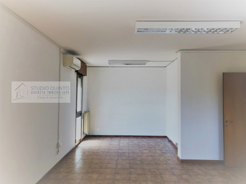 Immagine 9 di Ufficio in affitto  a Zero Branco